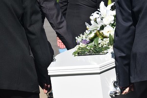 Prețul sicrielor în Rusia a crescut cu 74% de la începutul invaziei din Ucraina