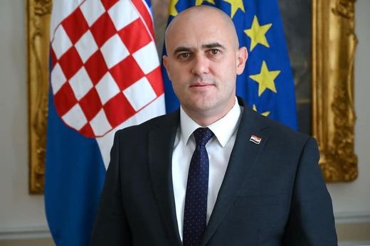 VIDEO Vicepremierul Croației a demisionat după ce în presă a apărut o înregistrare video cu el trăgând cu arma dintr-o mașină în mișcare