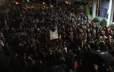 VIDEO Studenții au blocat radio-televizunea națională din Serbia