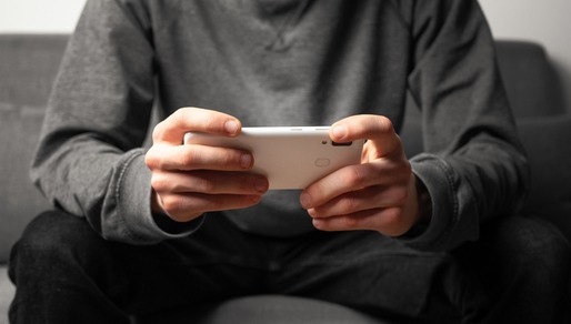 Estonia nu interzice telefoanele în școli și chiar face un pas înainte cu AI pentru elevi