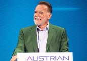 VIDEO Arnold Schwarzenegger le dă peste cap rutina călătorilor cu transportul în comun din Viena