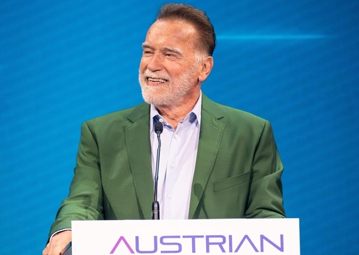 VIDEO Arnold Schwarzenegger le dă peste cap rutina călătorilor cu transportul în comun din Viena