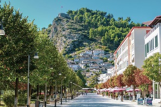 Albania - visul primei societăți fără cash