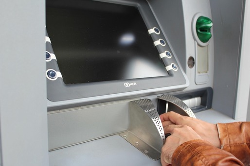 Băncile din Grecia ar putea utiliza ATM-uri comune pentru a reduce costurile