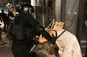 VIDEO Lupte de stradă în Serbia. Poliția a intervenit în forță, președintele Vucic denunță implicarea unor puteri străine