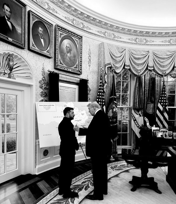 Trump și Zelenski, singuri în Biroul Oval, lângă o hartă mare a Ucrainei FOTO