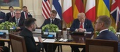 Trump și Zelenski, singuri în Biroul Oval, lângă o hartă mare a Ucrainei FOTO