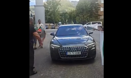 VIDEO Naționaliștii bulgari au atacat o mașină crezând că în interior este Ursula von der Leyen