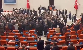  Bătaie în Parlamentul turc la adoptarea bugetului VIDEO