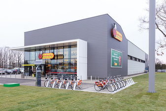 Revoltă printre angajații celui mai mare lanț de supermarketuri din Polonia: Vor urgent salarii mărite plus alte beneficii