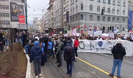 Mii de persoane în stradă după un accident de tramvai,  la Sarajevo VIDEO