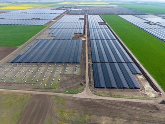 Renalfa, cu proiecte și în România, împrumută 200 milioane de euro pentru cel mai mare parc solar din Ungaria
