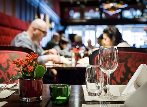 "Taxa zgârcitului", "farfurii de hoți" sau "farfurii pentru profitori" aplicată clienților care împart mâncarea, în restaurantele din Austria