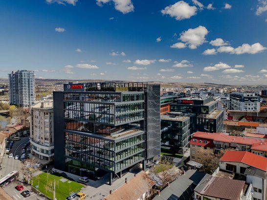 Concedierile de amploare din România sunt duse și în țara vecină chiar sub conducerea românului proaspăt instalat CEO. Gigantul german Bosch taie sute de locuri de muncă în Bulgaria, după modelul din România