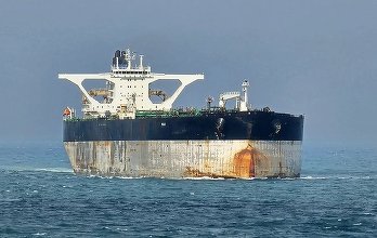 VIDEO Rusia susține că Ucraina a lovit un petrolier rus în Marea Azov. Kievul publică imagini în care se vede distrugerea a 14 nave rusești 
