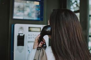 Crimeea se întoarce în timp și reintroduce telefoanele stradale din cauza atacurilor ucrainene