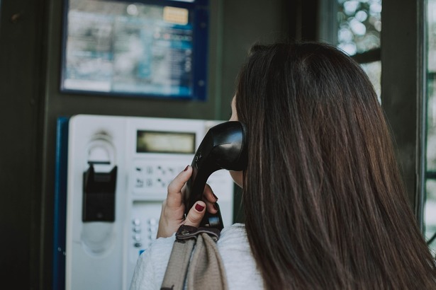 Crimeea se întoarce în timp și reintroduce telefoanele stradale din cauza atacurilor ucrainene