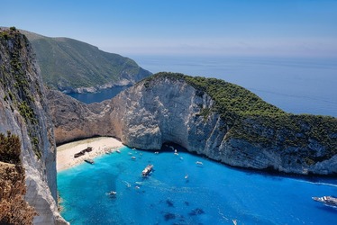 Suprataxă introdusă pentru turiști în Grecia. Va fi achitată pentru fiecare noapte de cazare