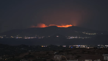 VIDEO Incendiu pe una dintre cele mai populare insule grecești. Evacuări preventive pe insula Paros