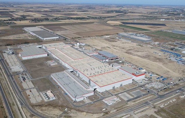 Pornită la un pas de România. Cea mai mare fabrică de baterii din afara Chinei a pornit la 40 km de România. Chinezii de la CATL au început producția în Debrecen, după dispute de mediu cu autoritățile