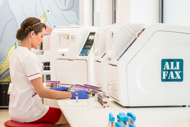 Investițiile private au impact și în sistemul medical de stat: scade presiunea cheltuielilor pentru prevenție și pentru retenția medicilor