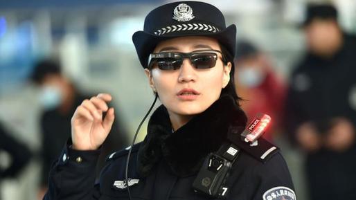 Autoritățile chineze au testat cu succes ochelarii dotați cu tehnologie de recunoaștere facială
