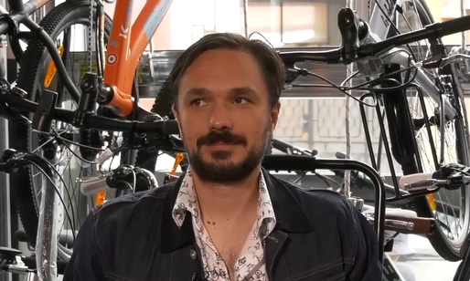 VIDEO Andrei Botescu, co-fondator Atelierele Pegas, la Antreprenor de România, Profit TV. Scale-up cu biciclete: online, magazine proprii, francize și internaționalizare