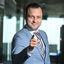 Cum ajung Universitǎțile sǎ încaseze bani frumoși de la companiile private