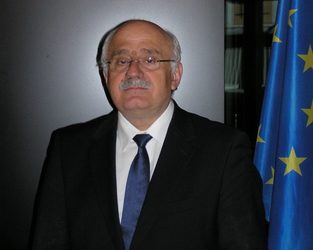 GUEST WRITER Prof. univ. dr. Mircea Duțu Directorul Institutului de Cercetări Juridice „Acad. Andrei Rădulescu” al Academiei Române: Nicolae Titulescu, personalitate a științei și culturii juridice românești