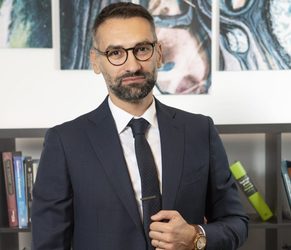 Andrei Dima, Founder SCA Dima Andrei & Asociații: „Am ales consecvența pentru anul 2024. Să nu privim cu dispreț, ci să găsim o șansă de a progresa. Sunt mândru și convins că noua generație va aduce un plus de valoare avocaturii Bucureștene.”