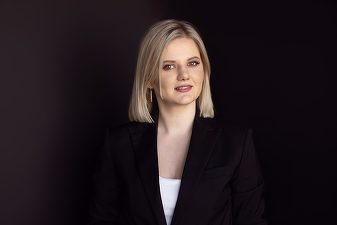 Înstrăinarea terenurilor agricole extravilane în contextul proiectelor de producere a energiei regenerabile și de stocare a energiei electrice