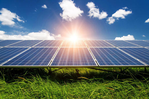 Amazon va construi 3 centrale solare