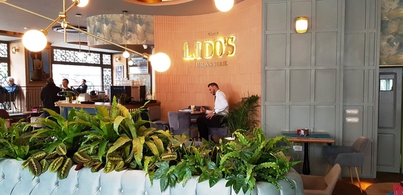 FOTO S-a deschis braseria hotelului Lido