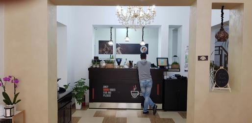 FOTO Chabad House Kosher Food & Events. Pentru evrei, adică 