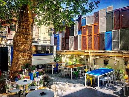 Le Bistrot Social, între o mare bibliotecă și un mare cinematograf