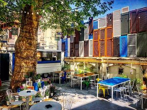 Le Bistrot Social, între o mare bibliotecă și un mare cinematograf