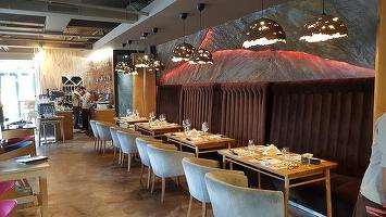 Cină Kaiseki cu fete frumoase