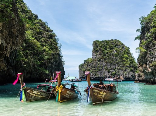 Insula thailandeză Phuket vrea să se redeschidă complet până în octombrie, pentru turiștii străini vaccinați, care nu vor mai intra în carantină