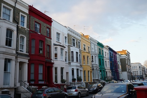 INFOGRAFIC Prețul mediu al locuințelor din Marea Britanie urcă peste pragul de 250.000 lire pentru prima dată în istorie