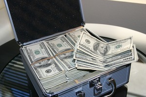 Numerarul depozitat la bănci de companiile europene a atins un nivel record