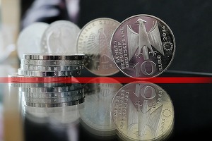 Germanii încă țin miliarde de mărci „la saltea”, la 20 de ani după adoptarea euro