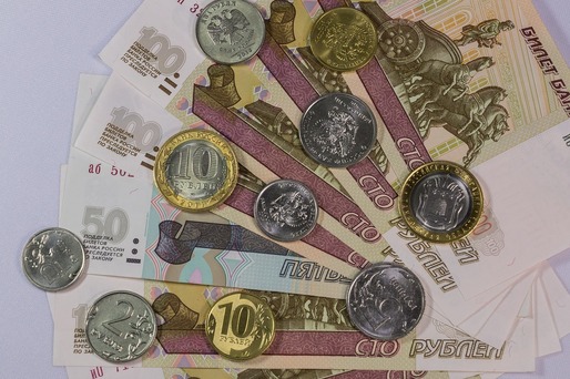 Rubla urcă la maximul ultimilor 7 ani față de dolar