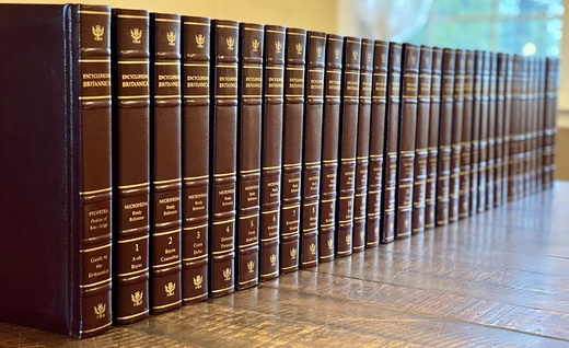 Proprietarul enciclopediei Britannica ia în calcul listarea la bursă, la o evaluare de peste 1 miliard dolari 