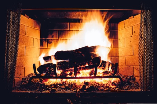 Europenii disperați se îndreaptă spre lemnul de foc pentru a se încălzi