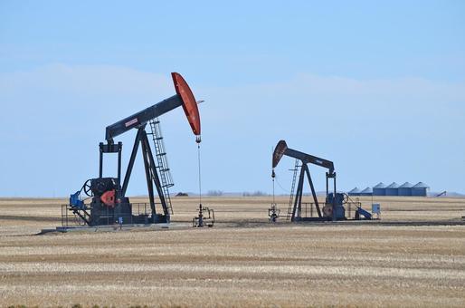 Petrolul își extinde declinul, pe fondul informațiilor privind o eventuală majorare a producției OPEC