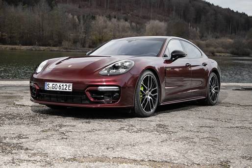 Gafă a celor de la Porsche: Mașină de 150.000 dolari, pusă la vânzare cu 18.000 dolari 