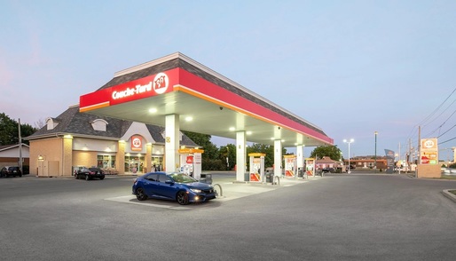 TotalEnergies vinde 2.200 benzinării retailerului canadian Couche-Tard, care a încercat anterior să preia Carrefour