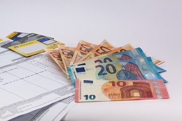 GRAFIC Bloomberg: Europa de Est se împrumută mai mult ca oricând, pe fondul războiului din Ucraina