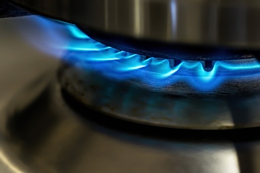 Prețul gazelor își continuă scăderea în Europa deoarece industriile nu pot să stimuleze cererea