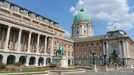 Ungaria contrazice, surprinzător, estimările și se afundă în recesiune, cu cea mai lungă perioadă de contracție economică din ultimele 3 decenii. Expansiunea economiei românești, o excepție 